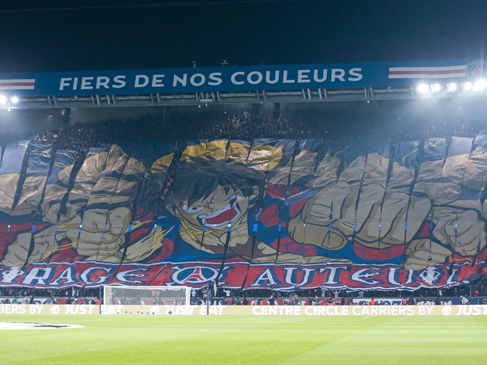 PARIS, FRANCE - FEBRUARY 14: Paris Saint-Germain supporters having fun during the UEFA Champions League round of 16 leg one match between Paris Saint-Germain and FC Bayern M¸nchen at Parc des Princes on February 14, 2023 in Paris, France. (Photo by Antonio Borga/Eurasia Sport Images/Getty Images)