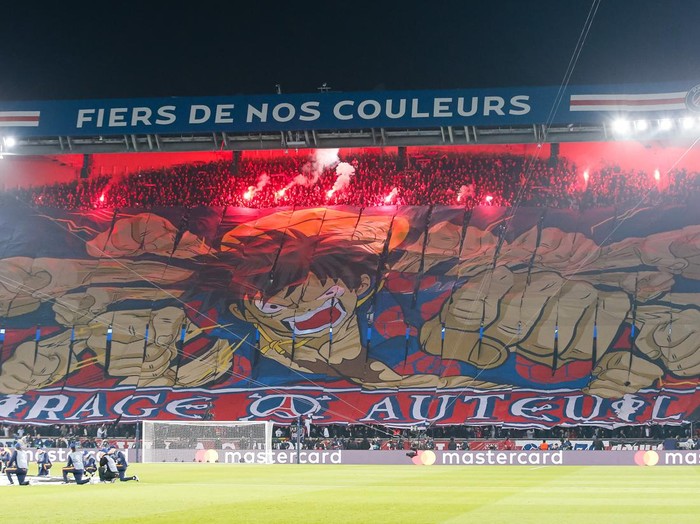 PARIS, FRANCE - FEBRUARY 14: Paris Saint-Germain supporters having fun during the UEFA Champions League round of 16 leg one match between Paris Saint-Germain and FC Bayern M¸nchen at Parc des Princes on February 14, 2023 in Paris, France. (Photo by Antonio Borga/Eurasia Sport Images/Getty Images)