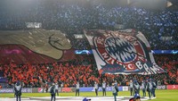Pukulan jurus Gomu Gomu Luffy digambarkan menghantam logo Bayern Munich sampai hancur berkeping-keping. (Foto: DeFodi Images via Getty Images/DeFodi Images)