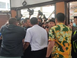Heboh Ruang Sidang Didobrak Pengunjung Usai Eliezer Divonis Ringan