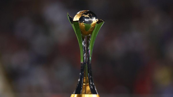 Piala Dunia Antarklub RABAT, MOROCCO - FEBRUARY 11: The FIFA Club World Cup trophy is seen ahead of the FIFA Club World Cup Morocco 2022 Final match between Real Madrid and Al Hilal at Prince Moulay Abdellah on February 11, 2023 in Rabat, Morocco. (Photo by Chris Brunskill/Fantasista/Getty Images)