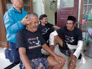 Ganjar Muda Padjajaran Gelar Pengobatan Alternatif Gratis di Cirebon Ganjar Muda Padjajaran Gelar Pengobatan Alternatif Gratis di Cirebon