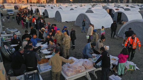 Pilu! Potret Aktivitas Korban Gempa Turki di Pengungsian