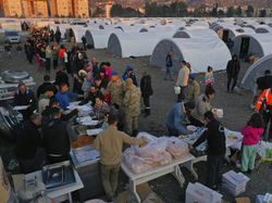 Pilu! Potret Aktivitas Korban Gempa Turki di Pengungsian