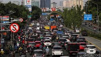 Jokowi: Penjualan Mobil-Motor Tinggi, Macet di Mana-mana