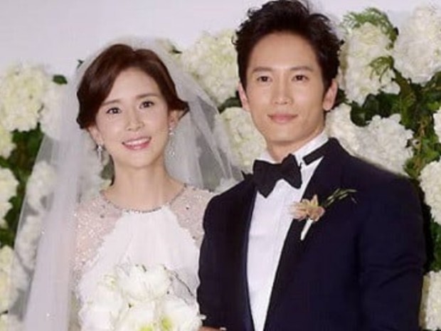 Potret pernikahan Lee Bo Young dan Ji Sung