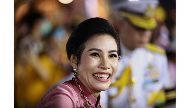Potret wajah dari selir Raja Thailand yang bernama Sineenat Wongvajirapakdi.