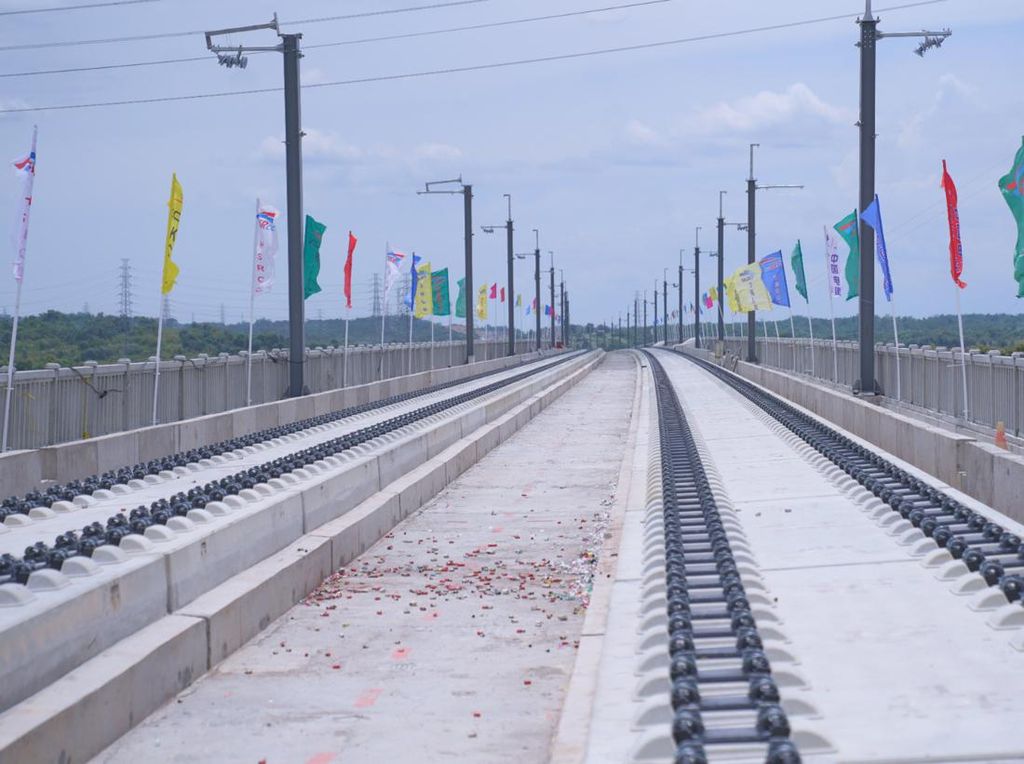 Apa Kabar Proyek Kereta Semi Cepat Jakarta-Semarang?