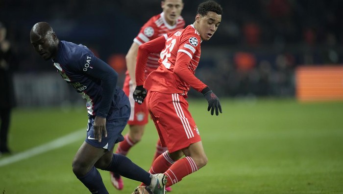 PSGs Danilo Pereira, left, duels for the ball with Bayerns Jamal Musiala during the Champions League round of 16 first leg soccer match between Paris Saint Germain and Bayern Munich, at the Parc des Princes stadium, in Paris, France, Tuesday, Feb. 14, 2023. (AP Photo/Christophe Ena)