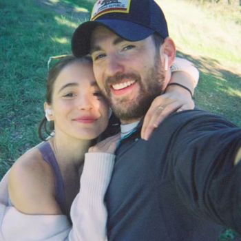 Rayakan Valentine, Chris Evans Bagikan Foto Mesra Bareng Alba Baptista