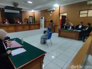 Vonis Kasus Susur Sungai Ciamis yang Dipenuhi Tangis Vonis Kasus Susur Sungai Ciamis yang Dipenuhi Tangis