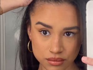 Potret Wanita yang Terlalu Mirip Meghan Markle, Ikut Kena Hujat Netizen Potret Wanita yang Terlalu Mirip Meghan Markle, Ikut Kena Hujat Netizen