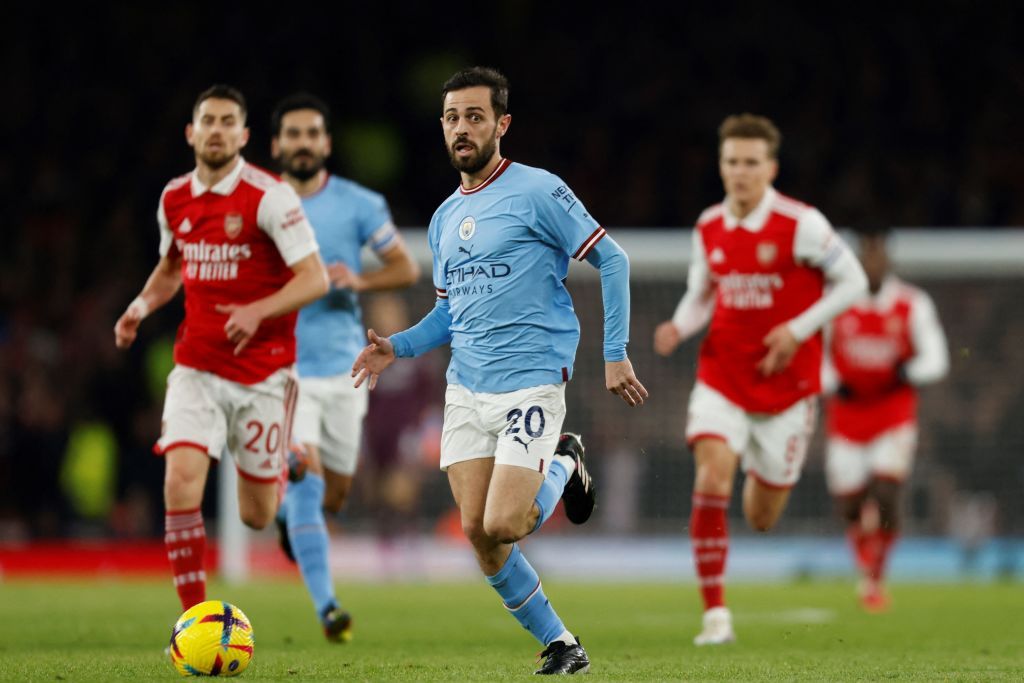Manchester City's Portuguese midfielder Bernardo Silva (C) runs with the ball during the English Premier League football match between Arsenal and Manchester City at the Emirates Stadium in London on February 15, 2023. - - RESTRICTED TO EDITORIAL USE. No use with unauthorized audio, video, data, fixture lists, club/league logos or 'live' services. Online in-match use limited to 120 images. An additional 40 images may be used in extra time. No video emulation. Social media in-match use limited to 120 images. An additional 40 images may be used in extra time. No use in betting publications, games or single club/league/player publications. (Photo by Ian Kington / IKIMAGES / AFP) / RESTRICTED TO EDITORIAL USE. No use with unauthorized audio, video, data, fixture lists, club/league logos or 'live' services. Online in-match use limited to 120 images. An additional 40 images may be used in extra time. No video emulation. Social media in-match use limited to 120 images. An additional 40 images may be used in extra time. No use in betting publications, games or single club/league/player publications. / RESTRICTED TO EDITORIAL USE. No use with unauthorized audio, video, data, fixture lists, club/league logos or 'live' services. Online in-match use limited to 120 images. An additional 40 images may be used in extra time. No video emulation. Social media in-match use limited to 120 images. An additional 40 images may be used in extra time. No use in betting publications, games or single club/league/player publications. (Photo by IAN KINGTON/IKIMAGES/AFP via Getty Images)