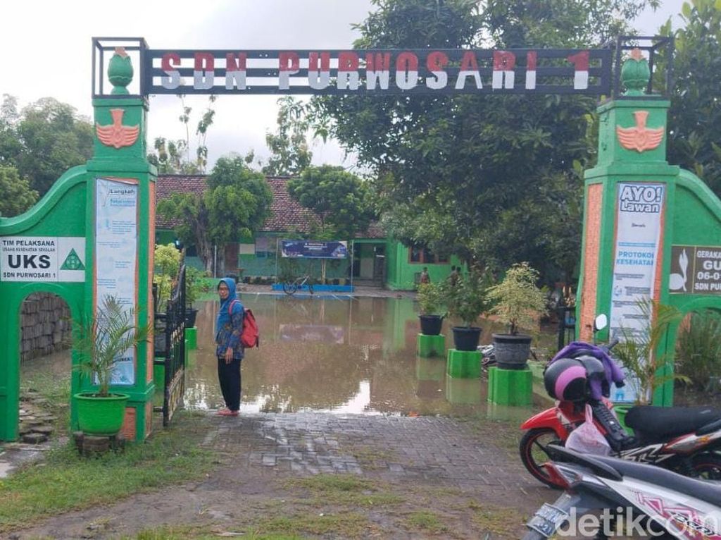 Sungai Madiun dan Bengawan Solo Meluap, 2 Sekolah di Ngawi Diliburkan Sungai Madiun dan Bengawan Solo Meluap, 2 Sekolah di Ngawi Diliburkan