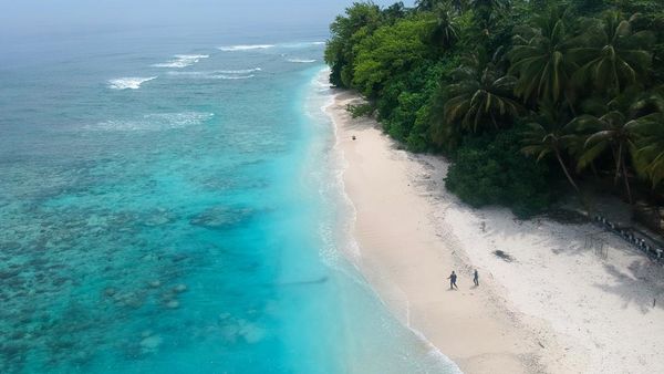 Birunya Air Laut di Pulau Bando Sumbar, Cocok Untuk Healing
