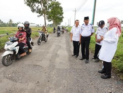 Percepat Perbaikan Jalan, Bupati Ipuk Cek Jalan Poros Rogojampi-Songgon