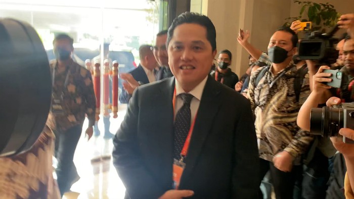 Calon Ketua Umum PSSI, Erick Thohir, tiba di kongres luar biasa PSSI. Kongres ini digelar untuk membentuk kepengurusan PSSI periode 2023-2027.