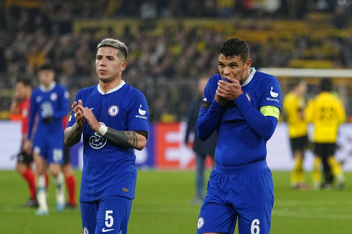 Chelseas Enzo Fernandez, left, is flanked by his teammate Thiago Silva as they cheer supporters at the end of the Champions League, round of 16, first leg soccer match between Borussia Dortmund and Chelsea FC in Dortmund, Germany, Wednesday, Feb. 15, 2023. (AP Photo/Martin Meissner)