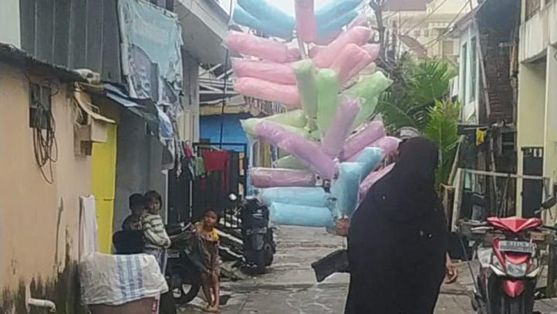 Donasi Sahabat Baik Bantu Keluarga Ilham Kala Rezeki Terhambat di Musim Hujan