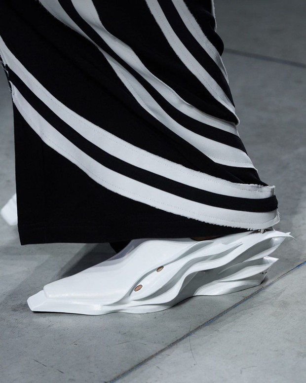 Desain sepatu SCRY x ANNAKIKI/