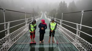 Ada Jembatan Kaca di Bromo, Berani Lewati?