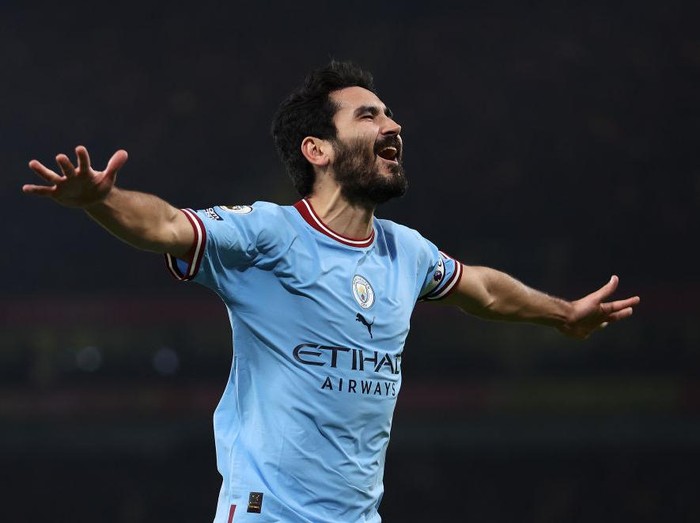 LONDON, ENGLAND - FEBRUARY 15: Ilkay Guendogan of Manchester City celebrates after Erling Haaland of Manchester City ( not pictured ) scores their side's third goal during the Premier League match between Arsenal FC and Manchester City at Emirates Stadium on February 15, 2023 in London, England. (Photo by Julian Finney/Getty Images)