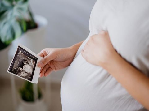 Ilustrasi Ibu Hamil Baby Bump