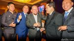 Potret Caketum PSSI Erick Thohir-La Nyalla Mesra Rangkulan di KLB