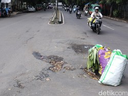 Hati-hati, Jalan Dago Bandung Berlubang!
