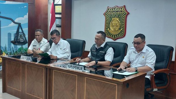 Jampidum Fadil Zumhana konpers menanggapi vonis Richard Eliezer dan Ferdy Sambo dkk