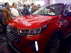 Ternyata Jokowi Bilang Ini saat Masuk ke Dalam Mobil Chery