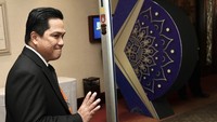 Kongres Luar Biasa (KLB) PSSI 2023 resmi memilih Erick Thohir sebagai ketua umum. Erick akan memimpin induk sepakbola nasional itu empat tahun ke depan. KLB PSSI berlangsung di Hotel Shangri La, Jakarta, Kamis (16/2/2023). Instagram erickthohir  