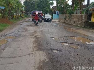 51 Jalan di Klaten Rusak gegara Truk Uruk Tol, Baru 21 Diperbaiki