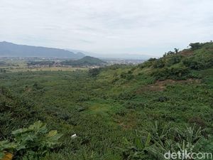 Menanti Janji Pemerintah Pasrahkan Lahan Eks TPA Cireundeu ke Warga