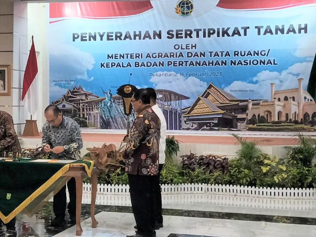 Menteri Hadi Apresiasi Minamas Serahkan Lahan HGU 5.400 Ha untuk TORA