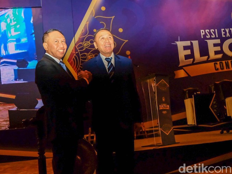 Kongres Luar Biasa (KLB) PSSI secara resmi dibuka di Hotel Shangi-La, Jakarta. Menpora Zainudin Amali dan Ketum PSSI M Iriawan (Iwan Bule) menandai pembukaan dengan memukul gong.