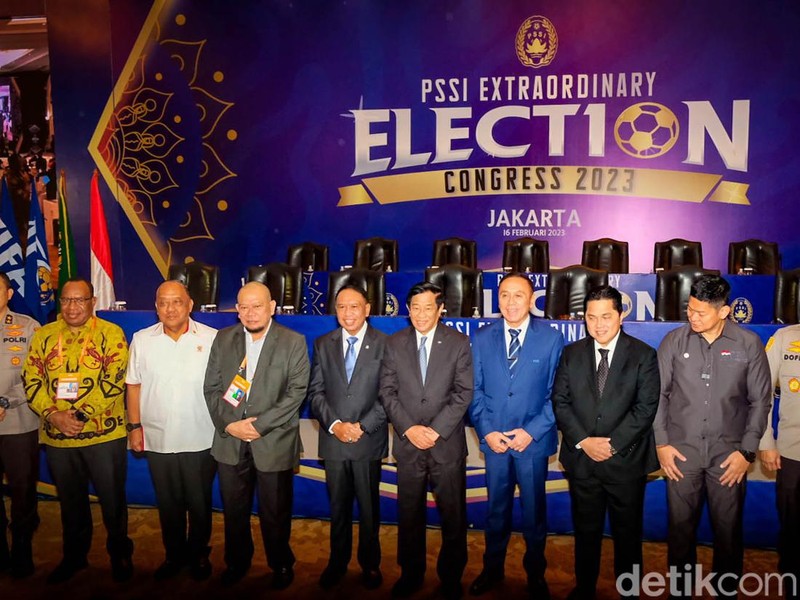Kongres Luar Biasa (KLB) PSSI secara resmi dibuka di Hotel Shangi-La, Jakarta. Menpora Zainudin Amali dan Ketum PSSI M Iriawan (Iwan Bule) menandai pembukaan dengan memukul gong.