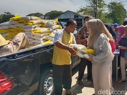 Operasi Pasar Beras Murah di Indramayu Diserbu Warga, Pembelian Dibatasi