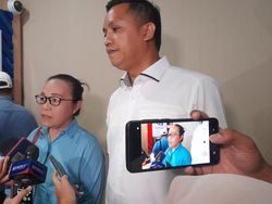 Orang Tua Jenguk Richard Eliezer di Rutan Bareskrim