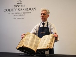 Kitab Ibrani Berusia 1.100 Tahun Dipamerkan di Israel Sebelum Dilelang