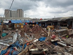 Kerap Tutupi Jalan, Lapak PKL di Ciputat Tangsel Dibongkar
