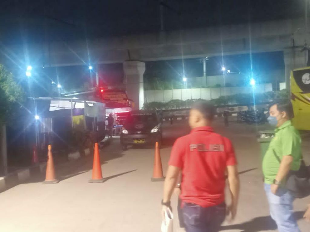 Polres Jaksel Tangkap Anak yang Pukul Ibu Pakai Kursi gegara Ambil Gorengan Polres Jaksel Tangkap Anak yang Pukul Ibu Pakai Kursi gegara Ambil Gorengan