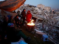 Potret Pilu Warga Turki Korban Gempa: Dingin, Kelaparan, Rumah Hancur