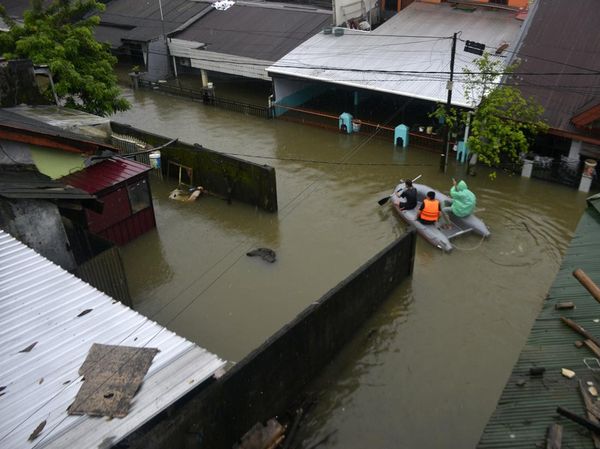 Potret Rumah Warga di Makassar yang Terendam Banjir 1,5 meter