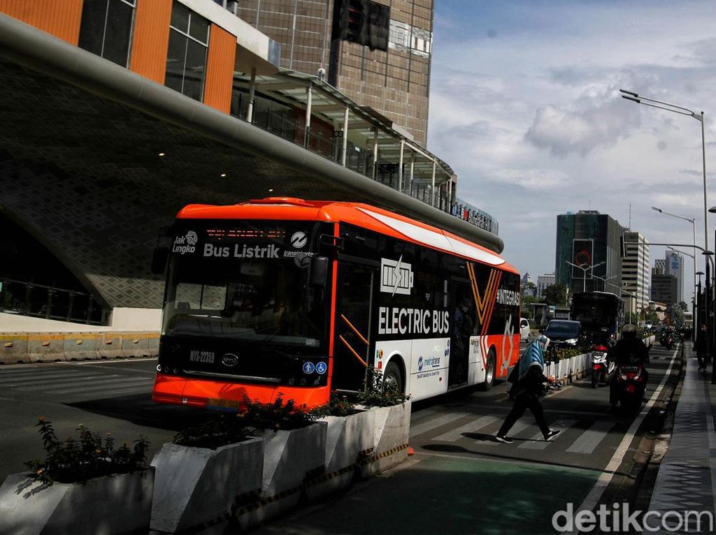 Potret Transportasi Umum yang Bisa Jadi Solusi Macet Ibu Kota