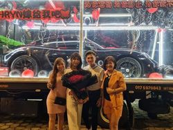 Viral Pria Melamar Pacar dengan Hadiah Mobil Porsche Bikin Netizen Insecure