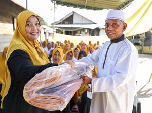 Relawan Ganjar Beri Bantuan Speaker untuk Majelis Taklim di Medan