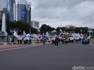 Rute TransJ Juga Dialihkan Imbas Ada Demo di Patung Kuda Jakpus