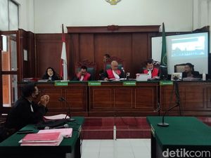 Penadah Proyektor Curian Mahasiswa UINSA Divonis 7 Bulan Penjara Penadah Proyektor Curian Mahasiswa UINSA Divonis 7 Bulan Penjara