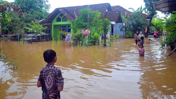 Tanggul Sungai Jebol, Ratusan Rumah di Kudus Kebanjiran